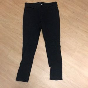Black high-rise jegging